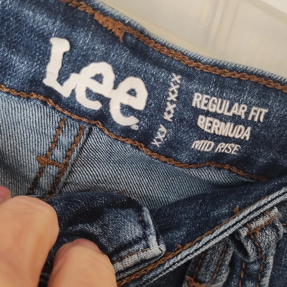Lee Women's Mid-rise Blue Denim Bermuda Shorts - Picture 2 of 4